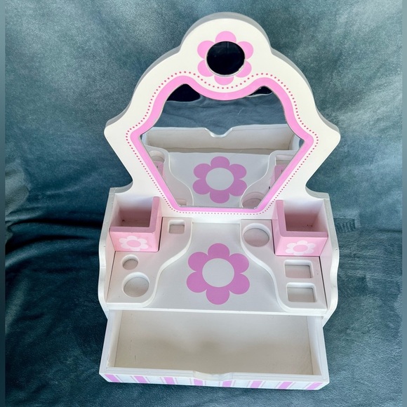 Melissa and Doug Wooden Vanity Playset - Picture 3 of 6